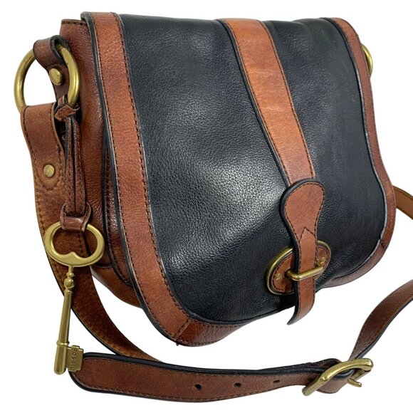 Vintage FOSSIL Crossbody Flap Saddle Bag Black/Brown Leather w/ Key Charm NICE - Picture 2 of 14